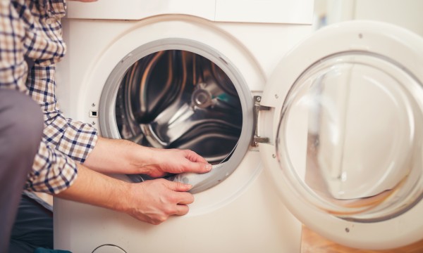 دلایلی که ماشین لباسشویی شما صدای کوبیدن می دهد