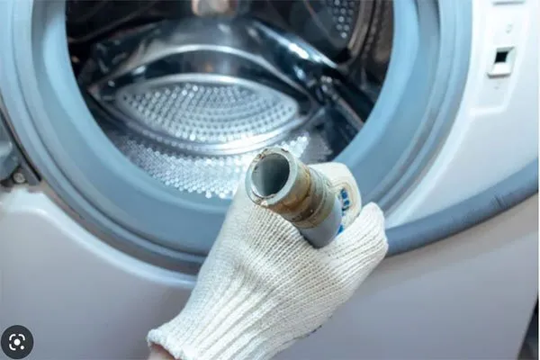 علت تخلیه نشدن آب ماشین لباسشویی بوش