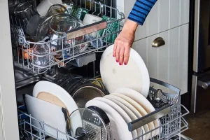 دلایل خشک نشدن ظروف در ماشین ظرفشویی بوش